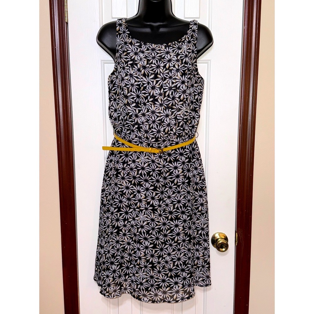 Olivia Matthews Dress Size 6 Blue & White Floral Sleeveless Sheath Yellow Belt